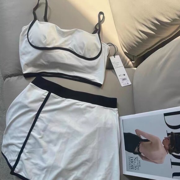 Alo Yoga Set Airbrush Streamlined Bra Tank And Airbrush Streamlined Skirt - Picture 2 of 3